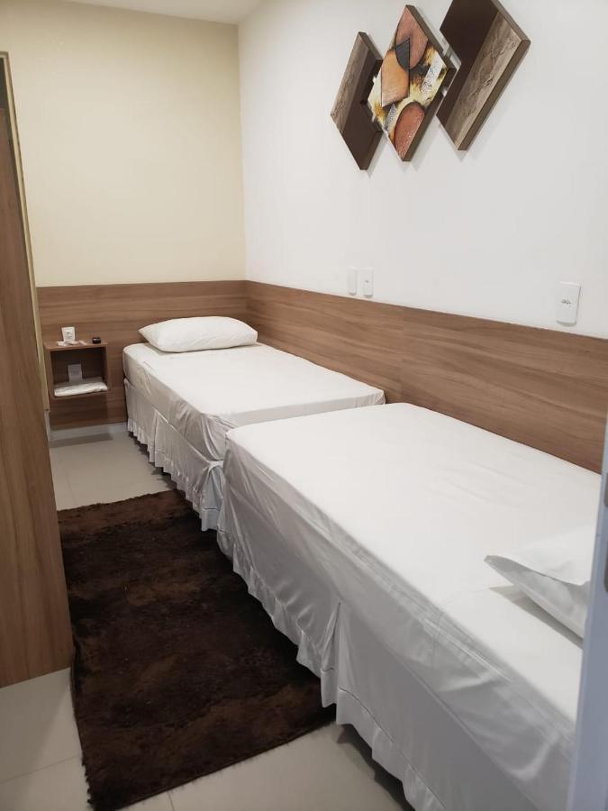 Quarto Econômico com 2 Camas de Solteiro