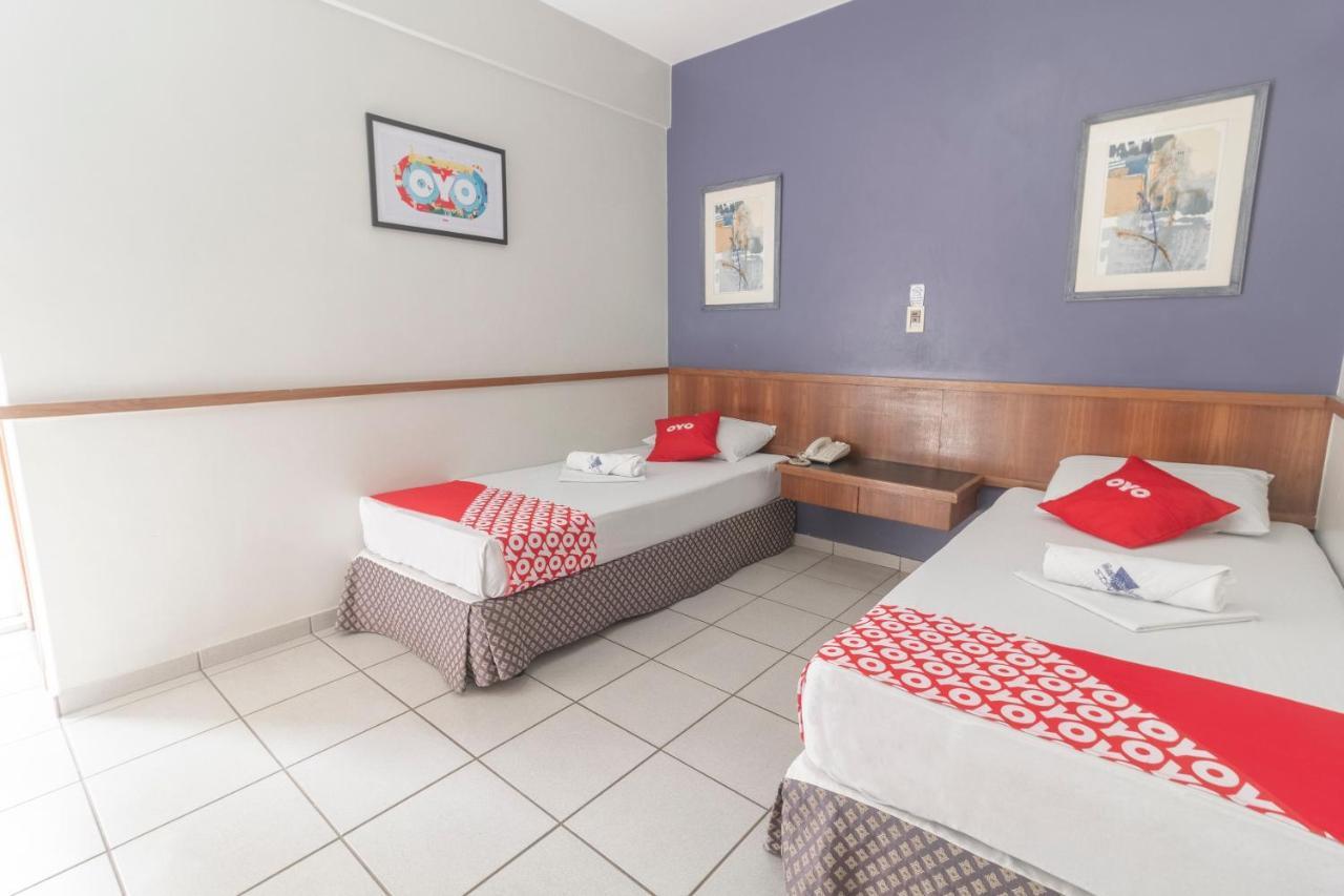 Quarto com 2 Camas de Solteiro