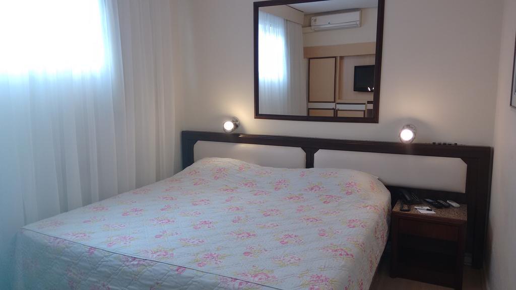 Quarto Duplo Superior com Cama de Casal