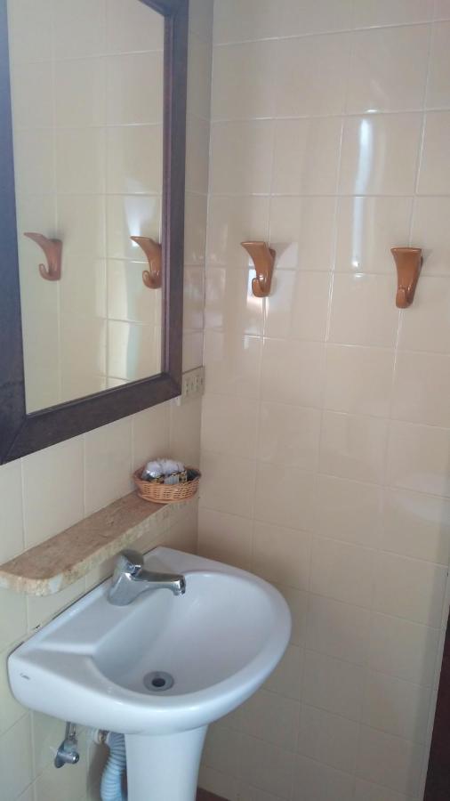 Quarto com 2 Camas de Solteiro