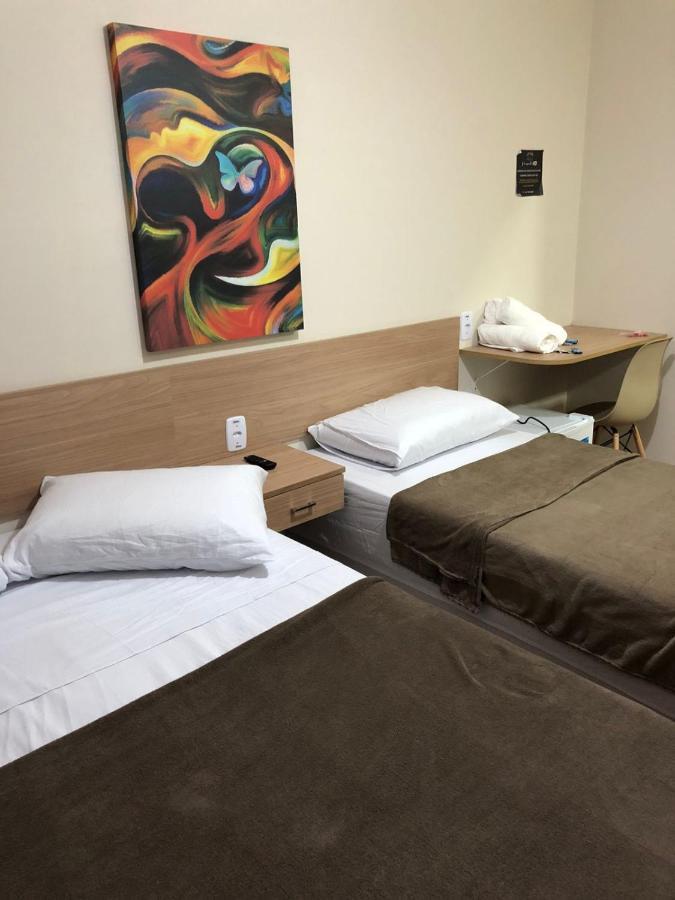 Quarto Triplo com Banheiro Privativo