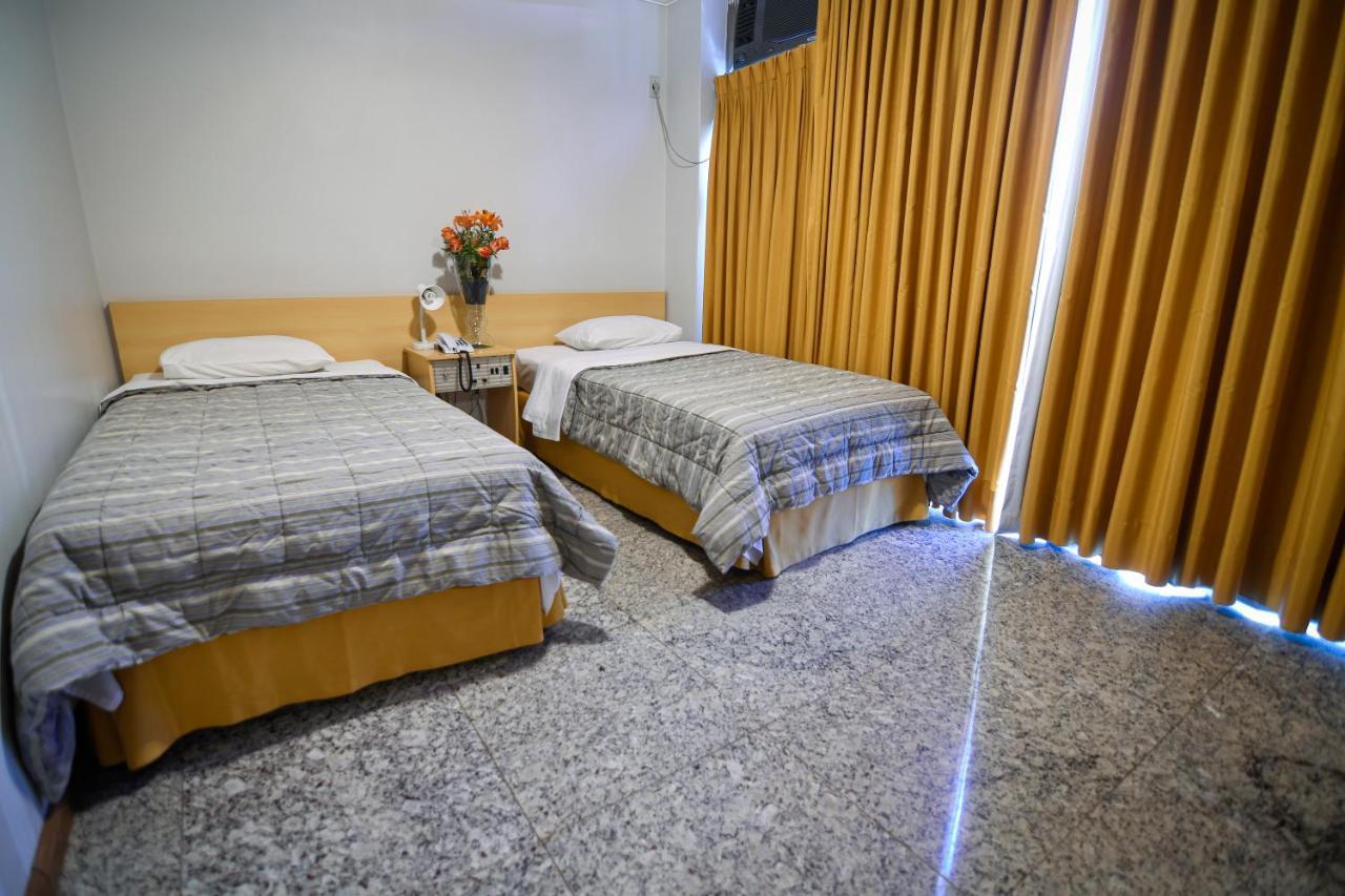 Quarto com 2 Camas de Solteiro e Varanda