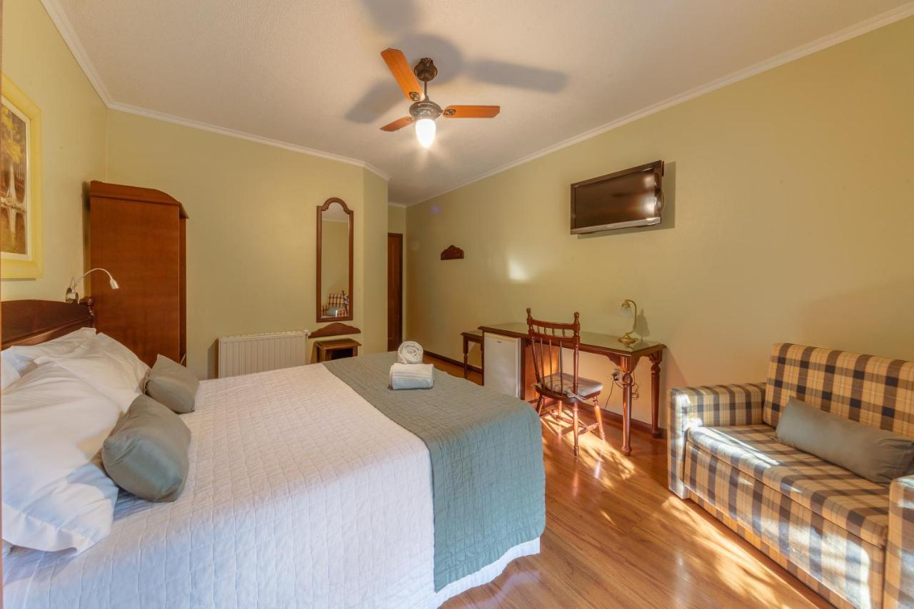 Quarto Deluxe com Cama de Casal ou 2 de Solteiro
