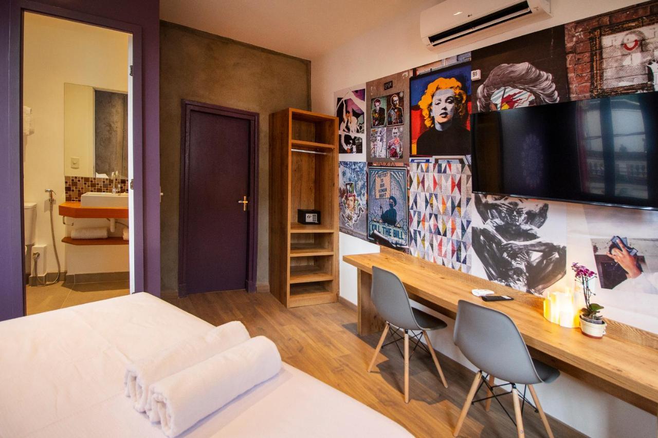 Deluxe Queen Studio
