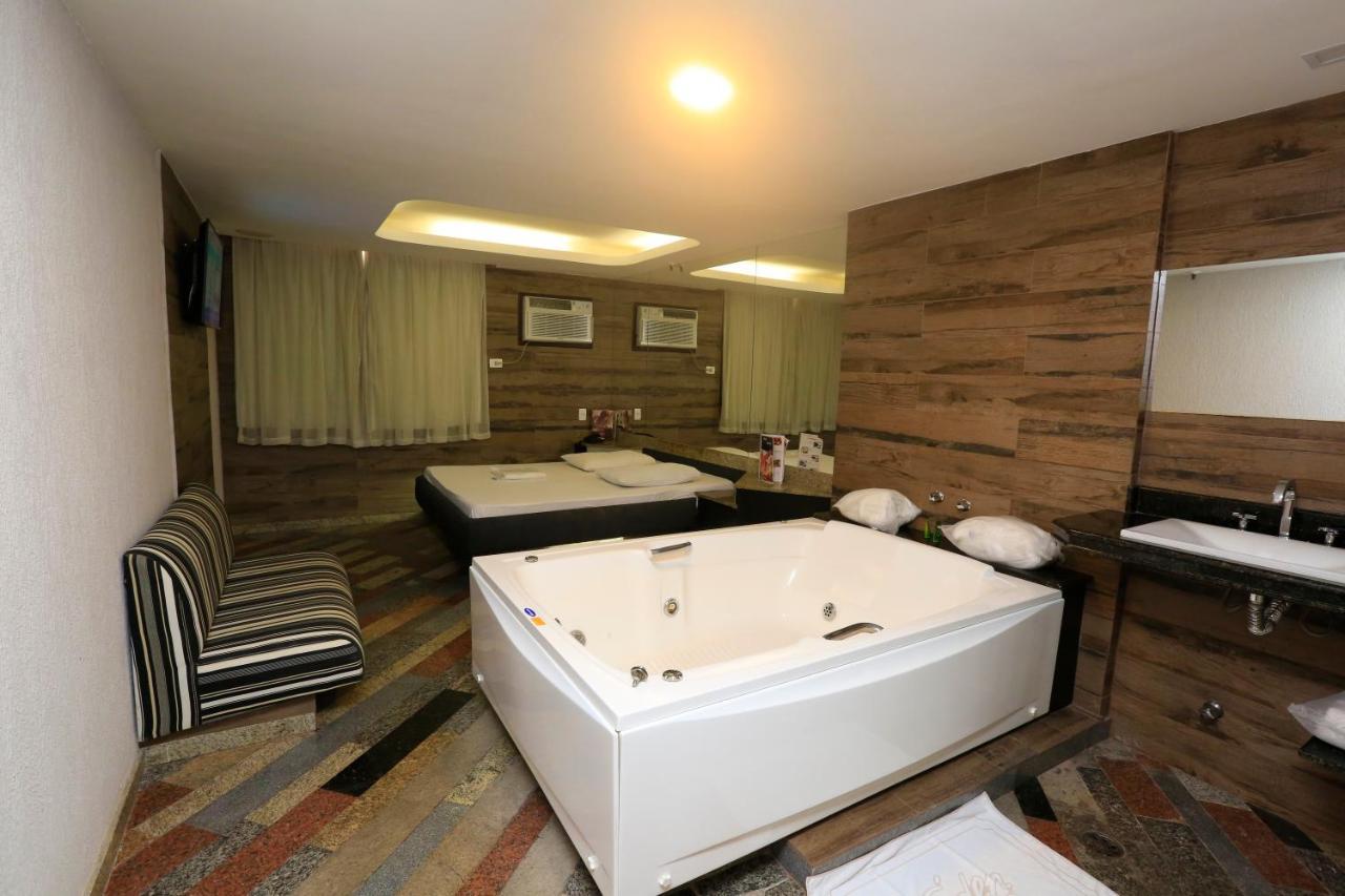 Quarto Duplo com Banheira de Hidromassagem