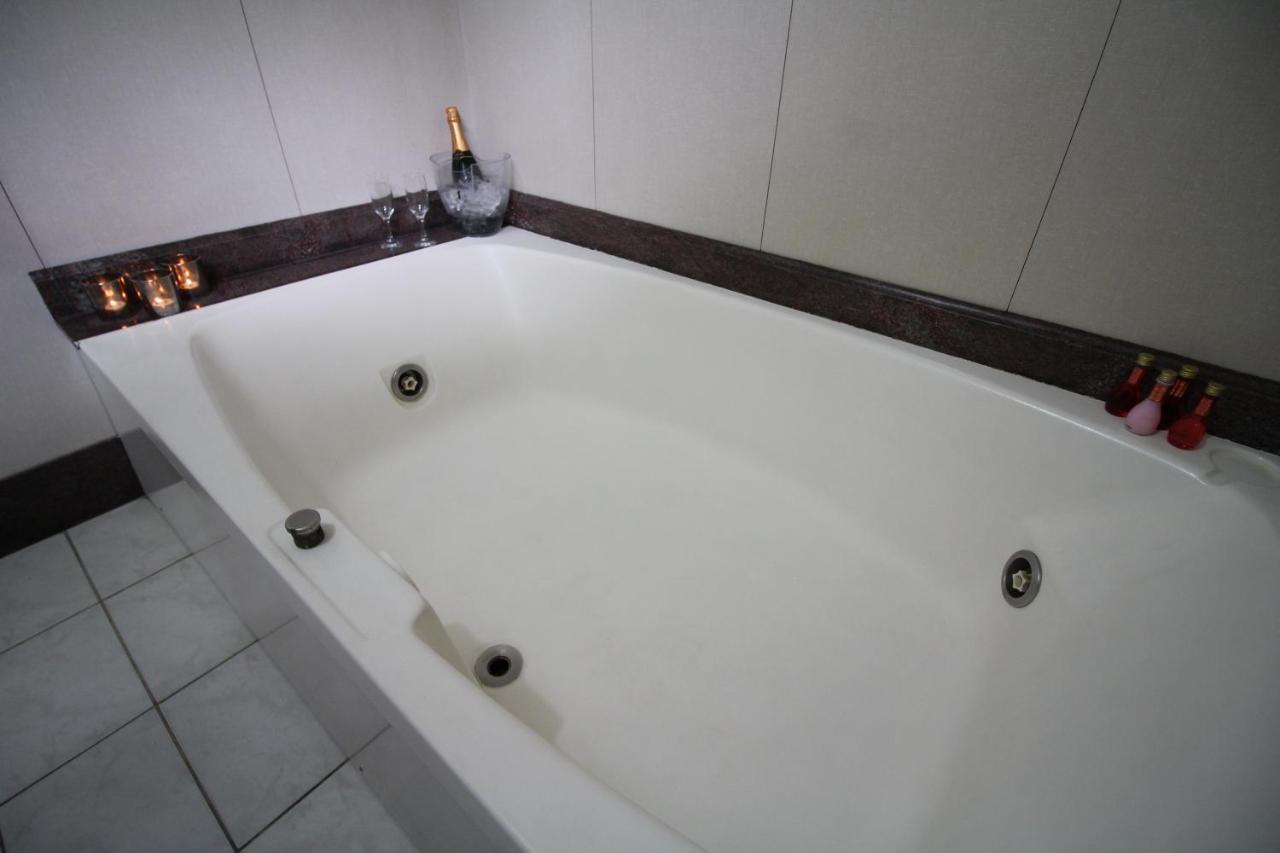Suíte com Banheira de Hidromassagem