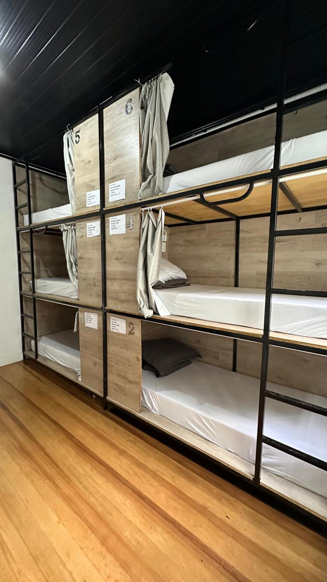 Cama em Dormitório Misto com 6 Camas