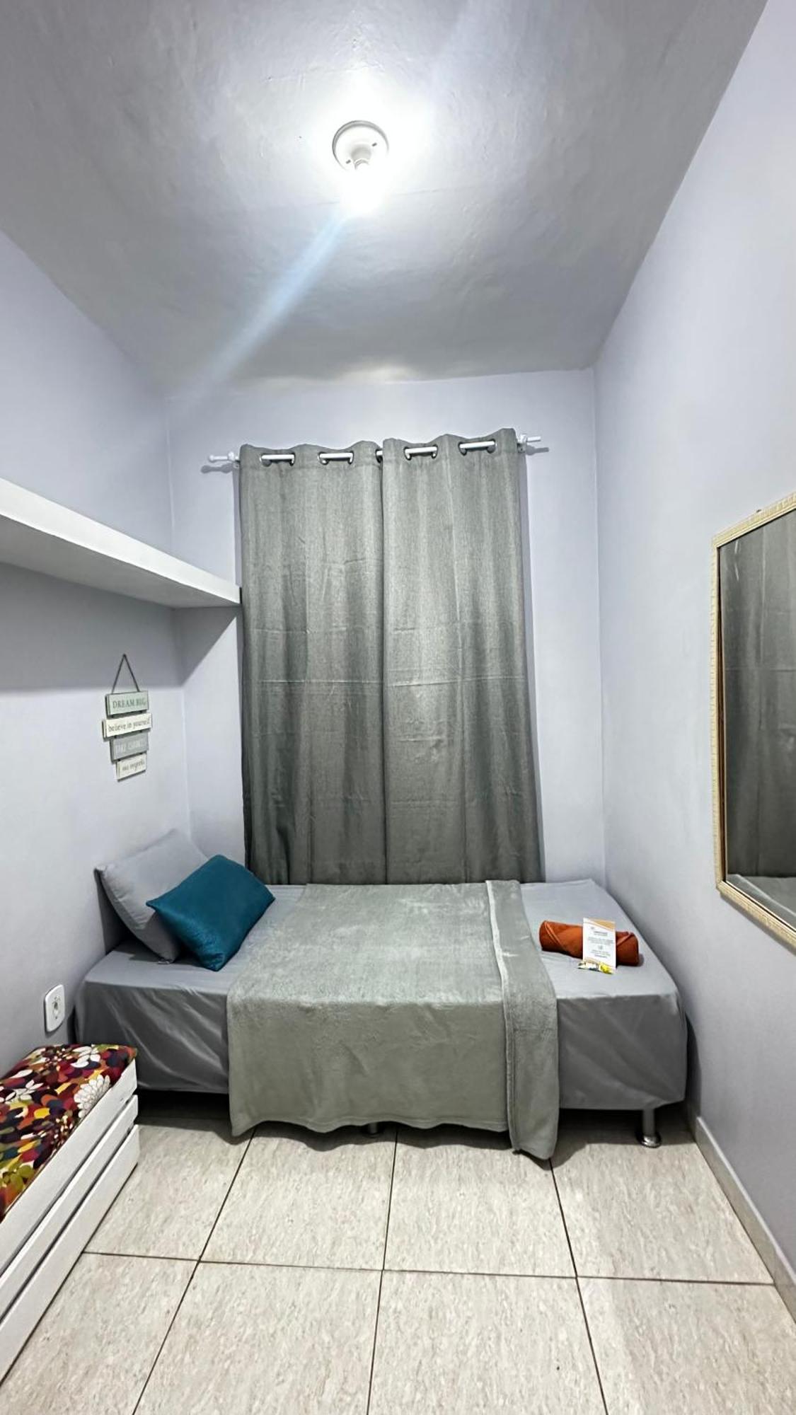 Quarto Individual com Banheiro Compartilhado