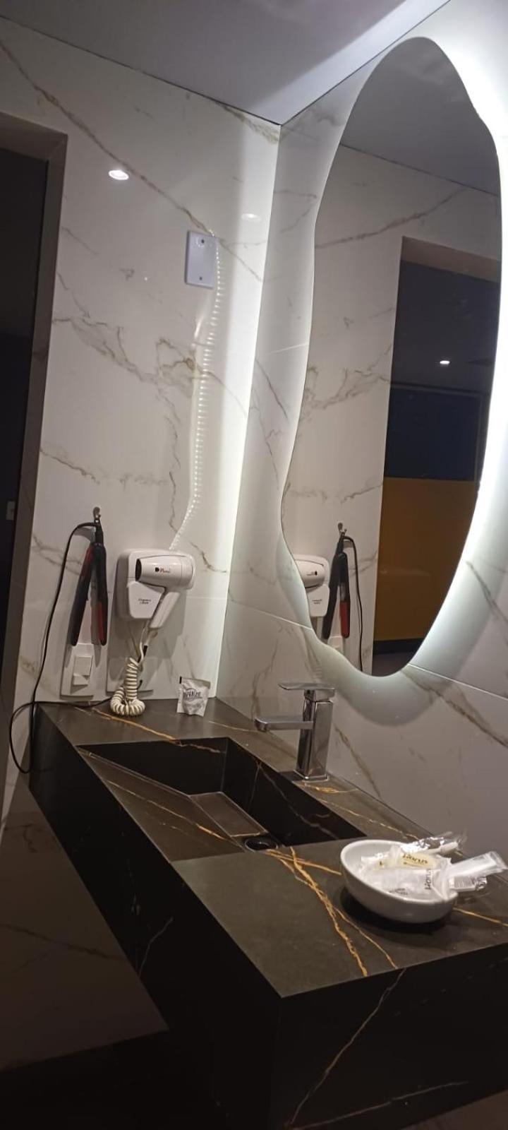 Deluxe Suite Spa Bath,1616110380:JPEG