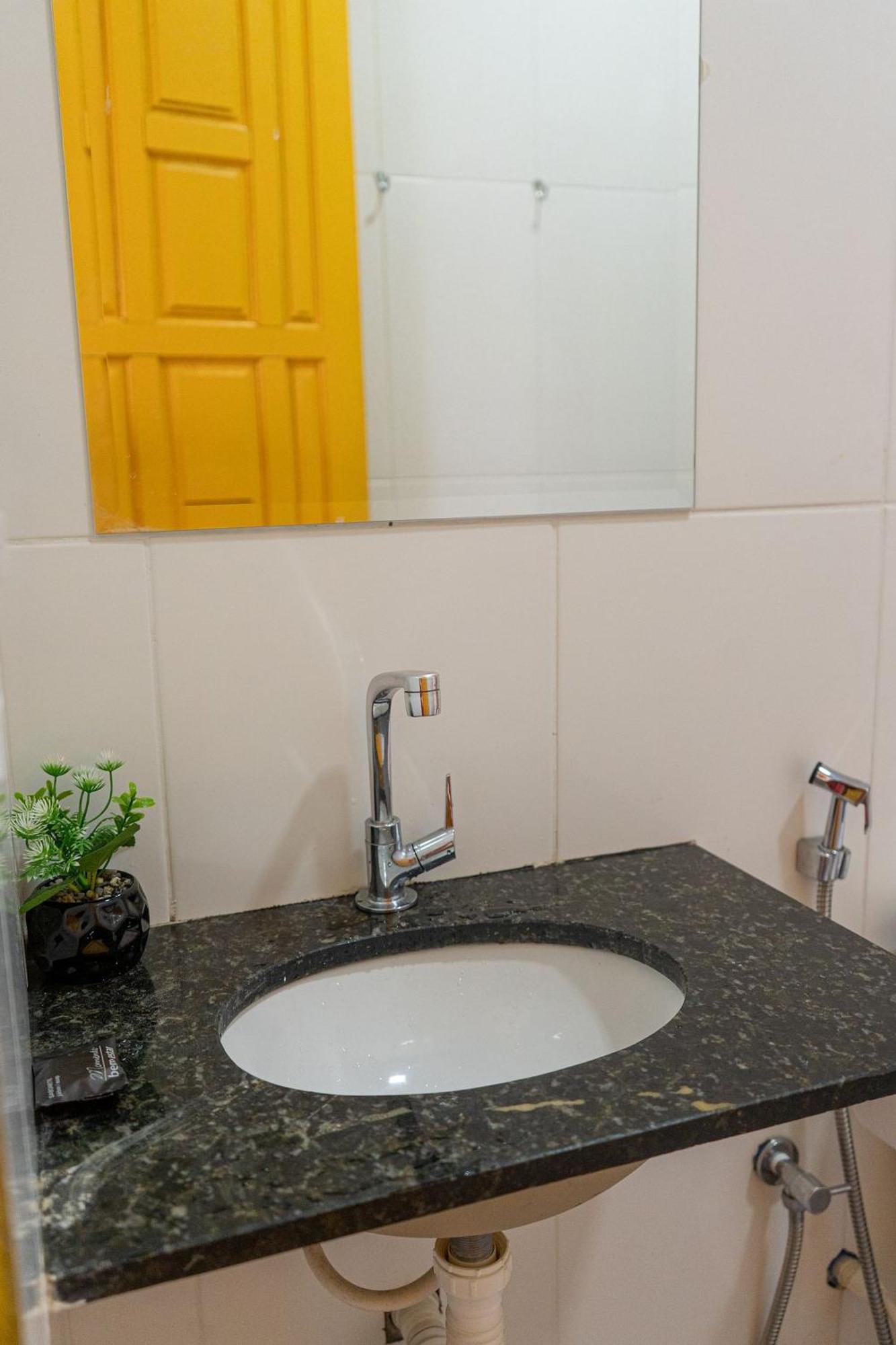 Quarto Triplo com Banheiro