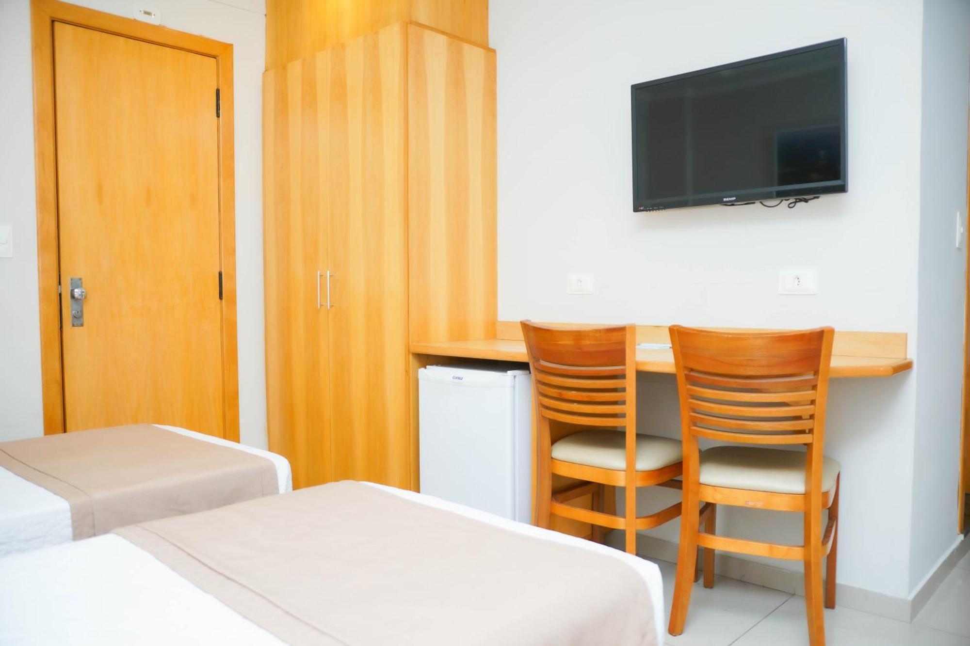 Quarto com 2 Camas de Solteiro