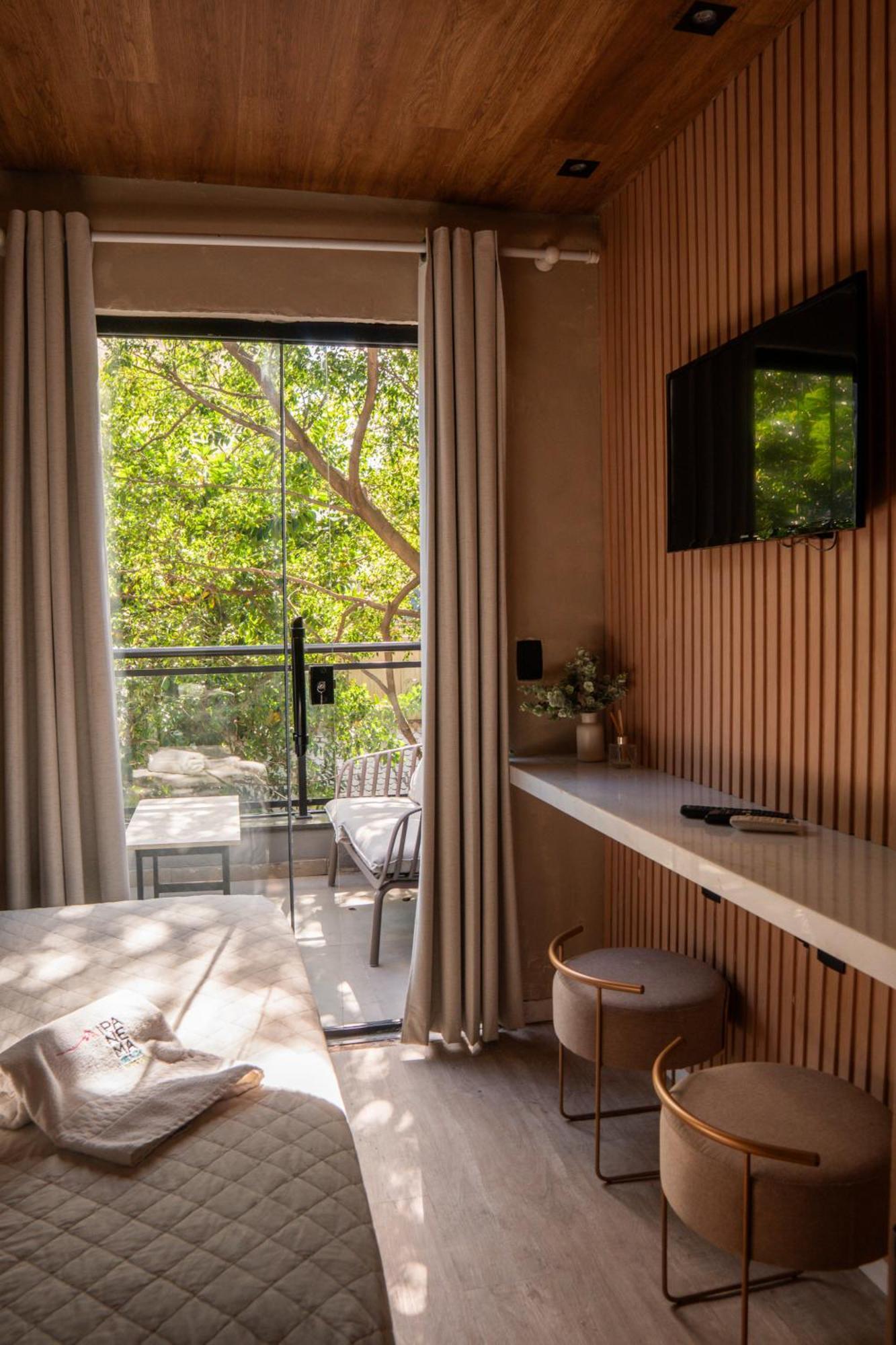 Suite Balcony Street view