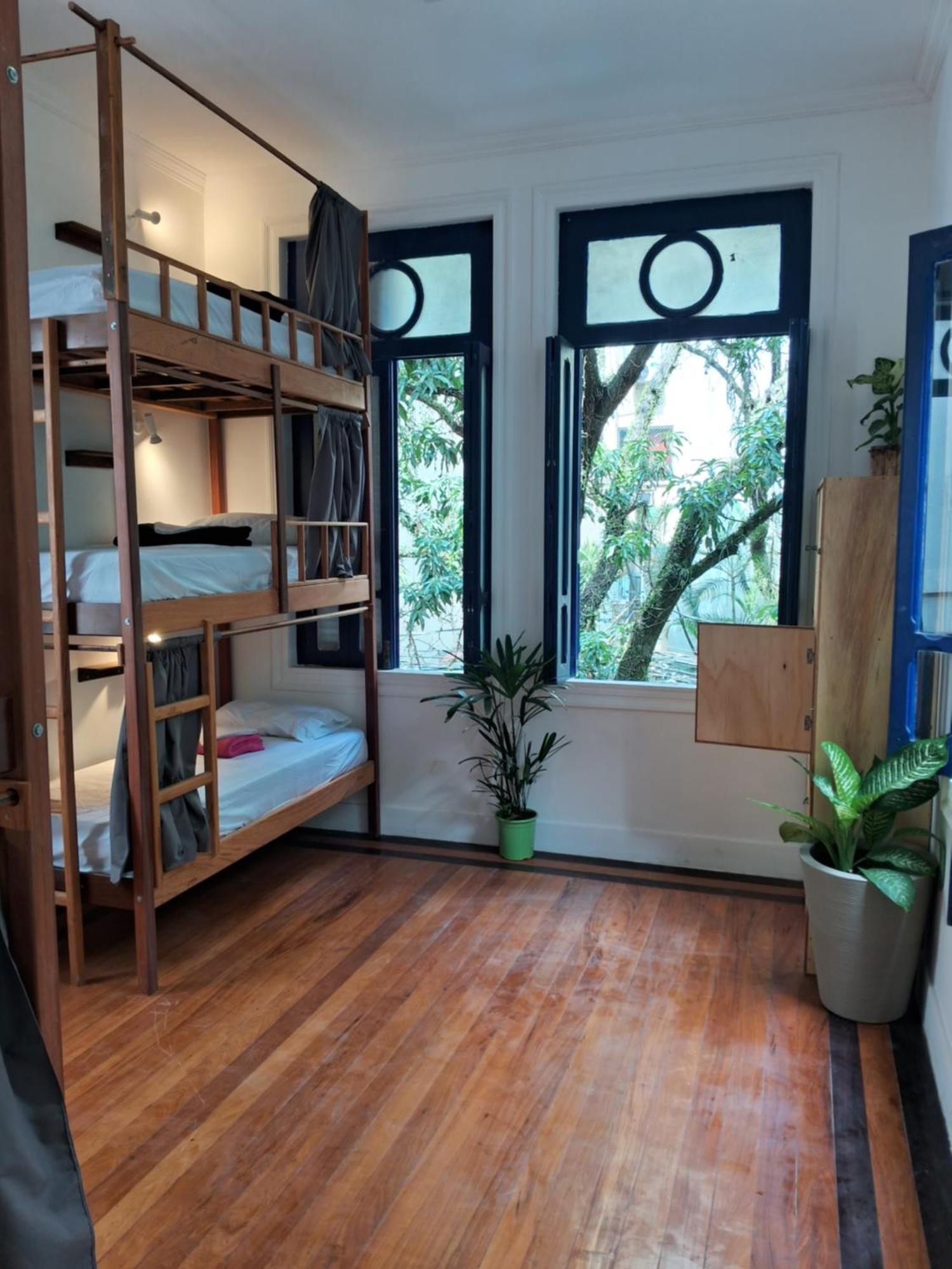 Cama de Solteiro em Dormitório com 6 Camas