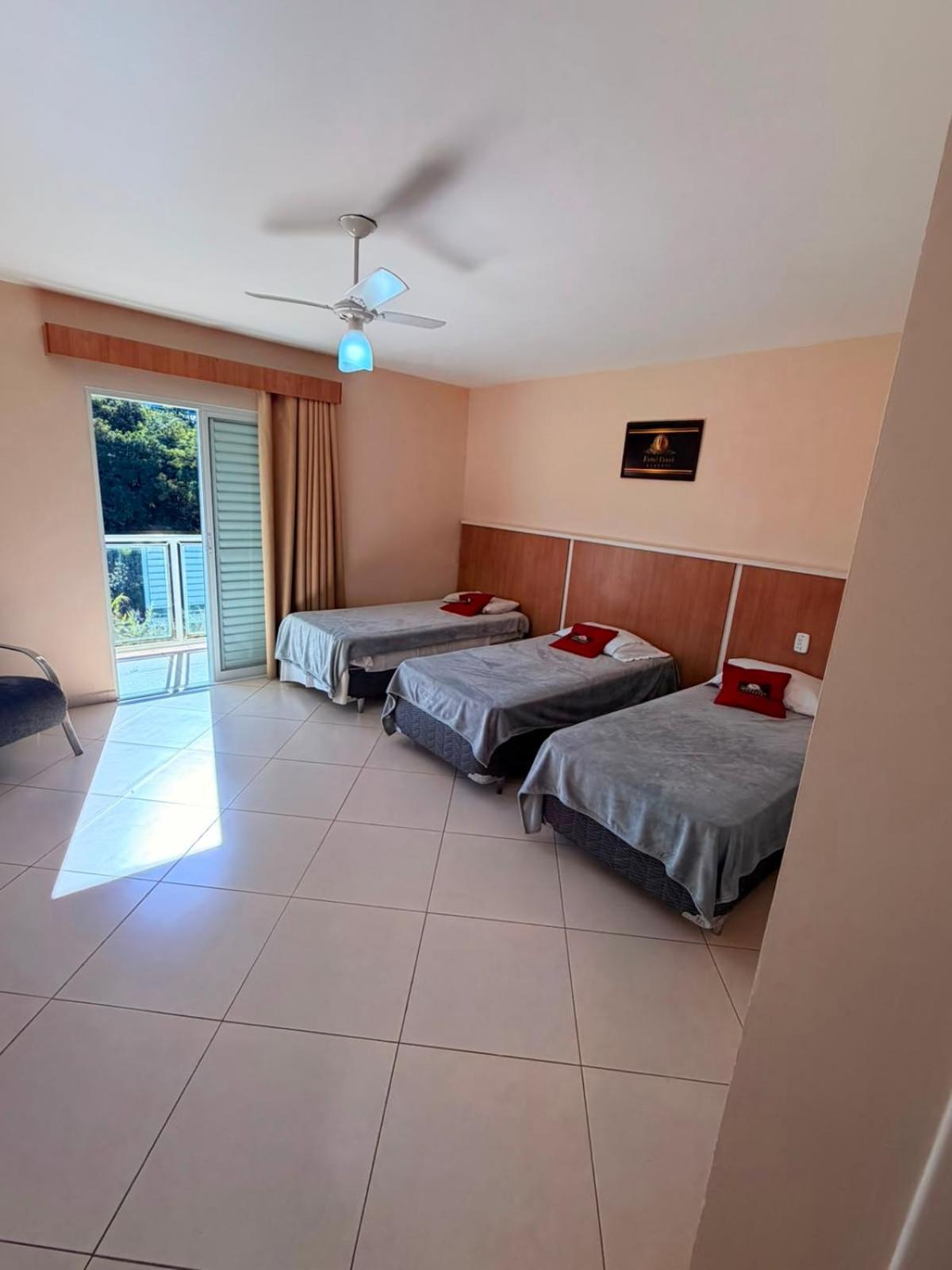 Quarto Superior com 2 Camas de Solteiro