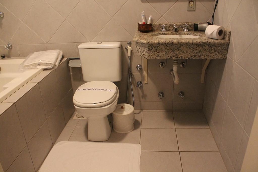 Quarto Duplo com Banheira de Hidromassagem