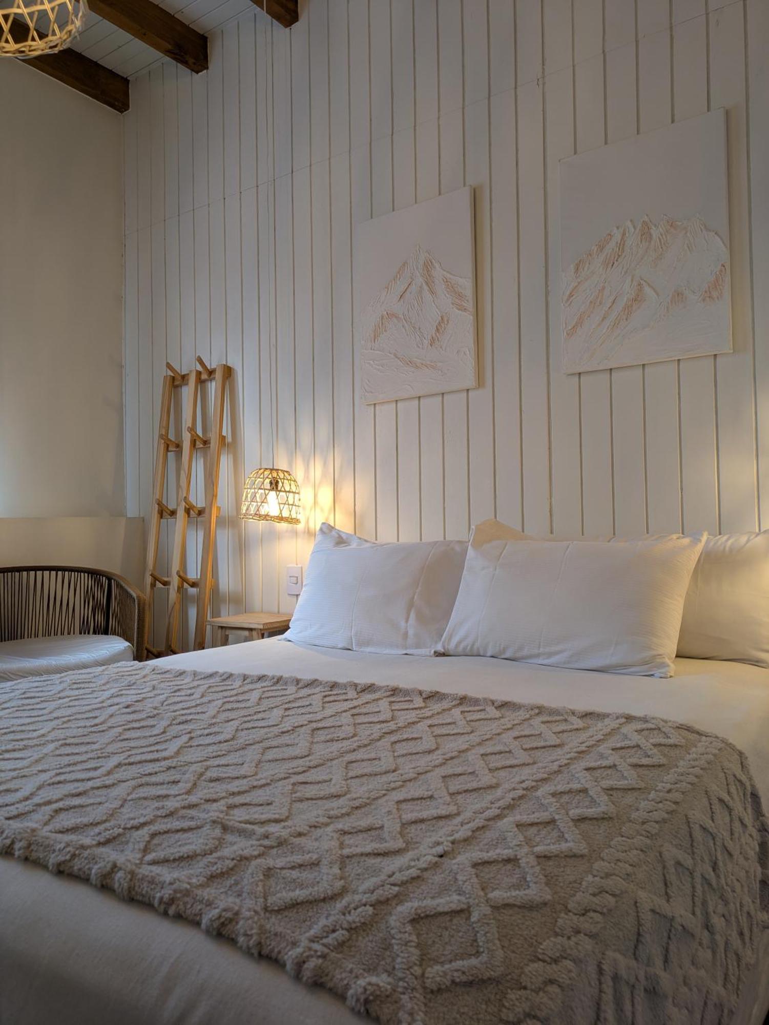 Quarto com Cama de Casal ou 2 de Solteiro