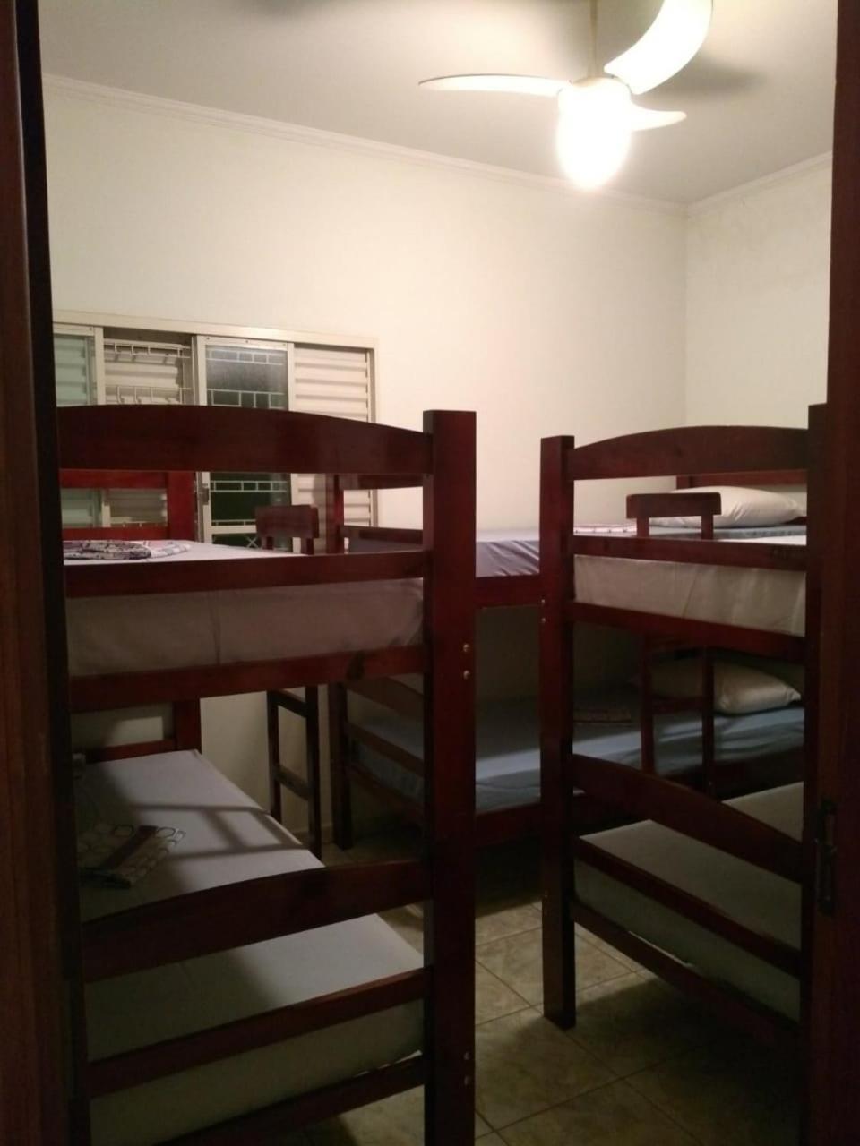 Cama em Dormitório Masculino com 5 Camas