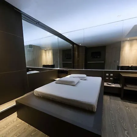 Snob Motel (Adults Only)-2