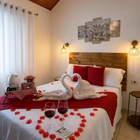 Casa da Vovó na Pousada Sitio Pauletto - com Cozinha, Churrasqueira e Decoração-3