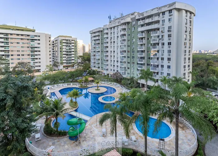 2 Quartos com Varanda a 300m RioCentro Wi-Fi 120mbps e Cozinha Completa - Condomínio com Piscina, Estacionamento, Portaria 24h e Parquinho Infantil - Apartamento indicado para Grupos, Hóspedes a Trabalho e Crianças Rio de Janeiro